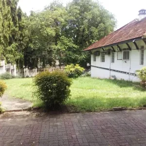 Furnished 5bdrm House in Ada Estate for sale - Ada Estate - by mbaga quick sale p.