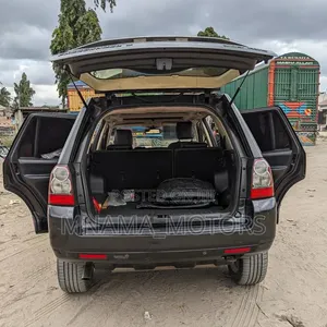 Land Rover Freelander 2.2 SD4 2012 Nyeusi - 3