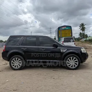 Land Rover Freelander 2.2 SD4 2012 Nyeusi - 4