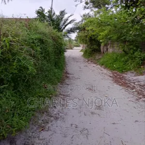 Eneo Sqm 400 na Banda la Vyumba Viwili Linauzwa Majohe Rada - 2