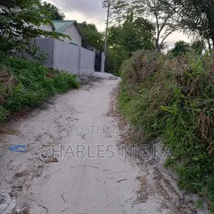 Eneo Sqm 400 na Banda la Vyumba Viwili Linauzwa Majohe Rada - 3