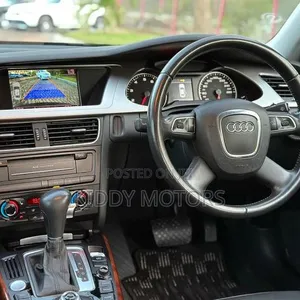 Audi A4 2011 Nyeusi - 5
