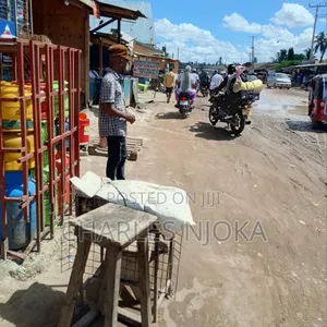 Fremu 17 za Biashara Zinauzwa Ukonga Moshibar - 5