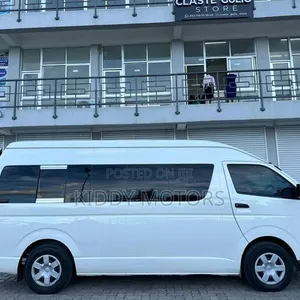 Toyota HiAce 2015 White - 4