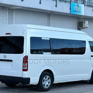 Toyota HiAce 2015 White - 6