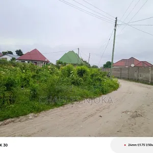 Kiwanja cha Sqm 500 Kinauzwa Ukonga Bombambili