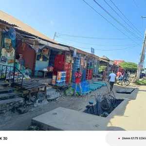 Fremu 35 za Biashara na Ukumbi Zinauzwa - 2