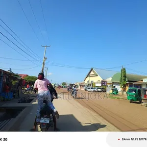 Fremu 35 za Biashara na Ukumbi Zinauzwa - 4