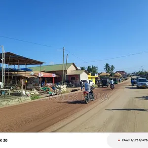 Fremu 35 za Biashara na Ukumbi Zinauzwa - 5