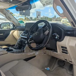 Toyota Land Cruiser 300 Series ZX 2023 Rangi Lulu - 6