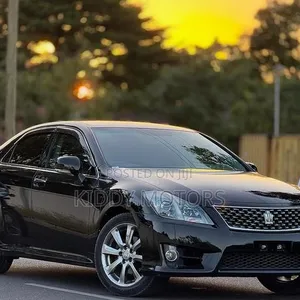Toyota Crown 2010 Nyeusi