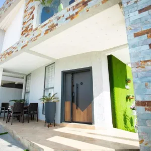 5-Bedroom House in Oyster Bay for Rent