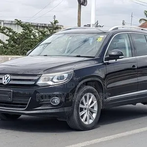 Volkswagen Tiguan 2011 Nyeusi - 2