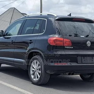 Volkswagen Tiguan 2011 Nyeusi - 6