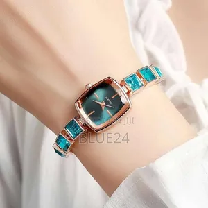 Women's Fashion Square Quartz Watch - Luxury Rhinestone Bracelet