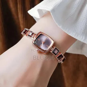 Saa ya Mkono ya Kike ya Mraba ya Quartz - Bangili ya Fahari yenye Rhinestone - 2