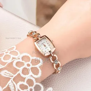Saa ya Anne Klein Minimalist Square Dial Chain Strap Quartz