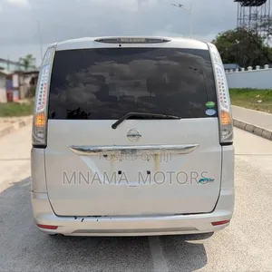 Nissan Serena 2008 Fedha - 4