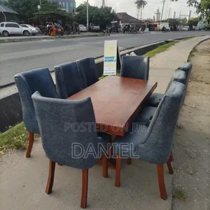 Meza ya Kula kwa Watu Nane - Rangi ya Mbao - 2