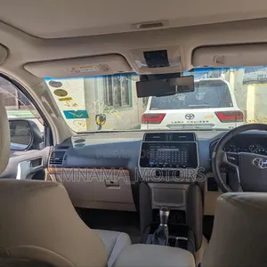 Toyota Land Cruiser Prado 2.8 2020 Nyeusi - 3