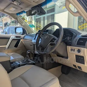 Toyota Land Cruiser Prado 2.8 2020 Nyeusi - 4
