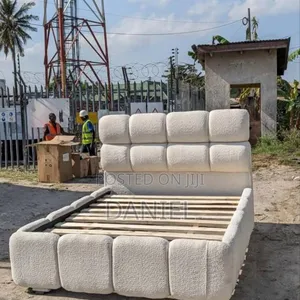 Bed Sofa 5x6 Spongi Kamili Rangi Nyeupe