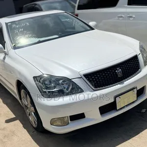 Toyota Crown Royale 2005 Nyeupe