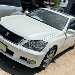 Toyota Crown Royale 2005 White - 2