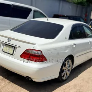 Toyota Crown Royale 2005 White - 4