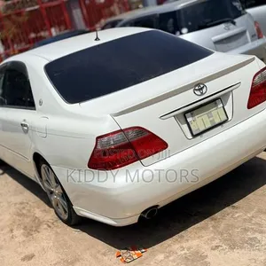 Toyota Crown Royale 2005 White - 5