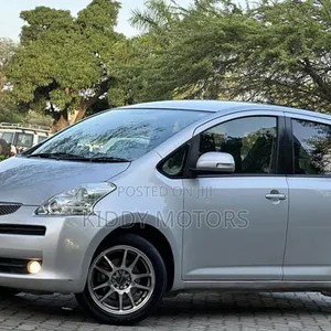 Toyota Ractis 2008 Silver - 2