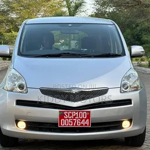Toyota Ractis 2008 Silver - 3