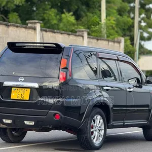 Nissan X-Trail 2009 Black - 3