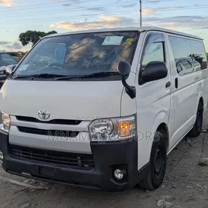 Toyota HiAce 2016 White - 2