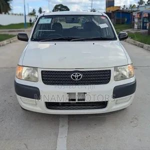 Toyota Succeed 2012 Nyeupe - 2