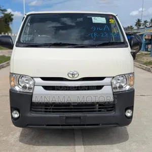 Toyota Quantum 2016 Nyeupe