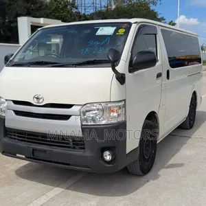 Toyota Quantum 2016 White - 2