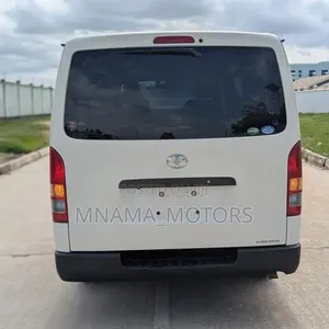 Toyota Quantum 2016 White - 6