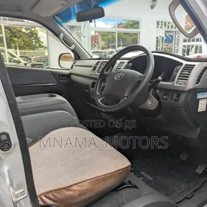 Toyota Quantum 2006 Silver - 4
