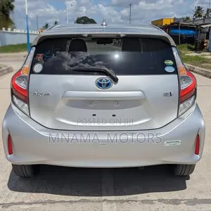 Toyota Aqua 2018 Fedha - 3