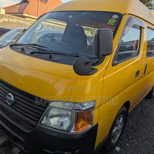 Nissan Caravan (Urvan) 2005 Njano - 2
