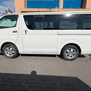 Toyota Quantum 2007 Nyeupe - 3