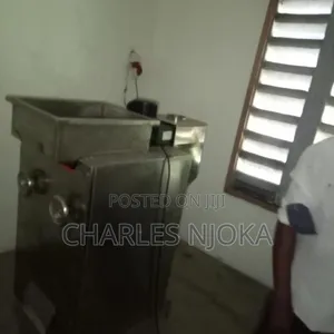 Kiwanda cha Kusagia Karanga chenye Eneo Kubwa, Ukonga Mazizini - 6