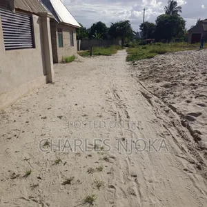 Kiwanja cha Makazi na Biashara Kinauzwa - 2