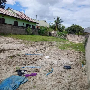Kiwanja cha Makazi Kinauzwa chenye Fensi na Huduma Zote - 3