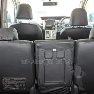 Toyota Voxy 2007 White - 4