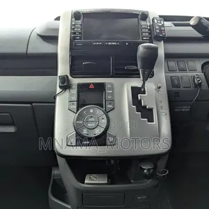 Toyota Voxy 2007 White - 6