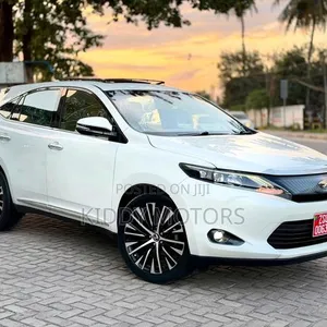 Toyota Harrier 2016 Rangi ya Lulu