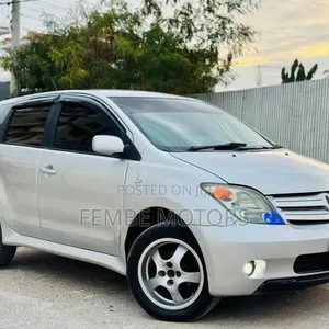Toyota IST 2005 Fedha
