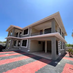 4bdrm House in Dalali Papaatzseven, Kinondoni for sale